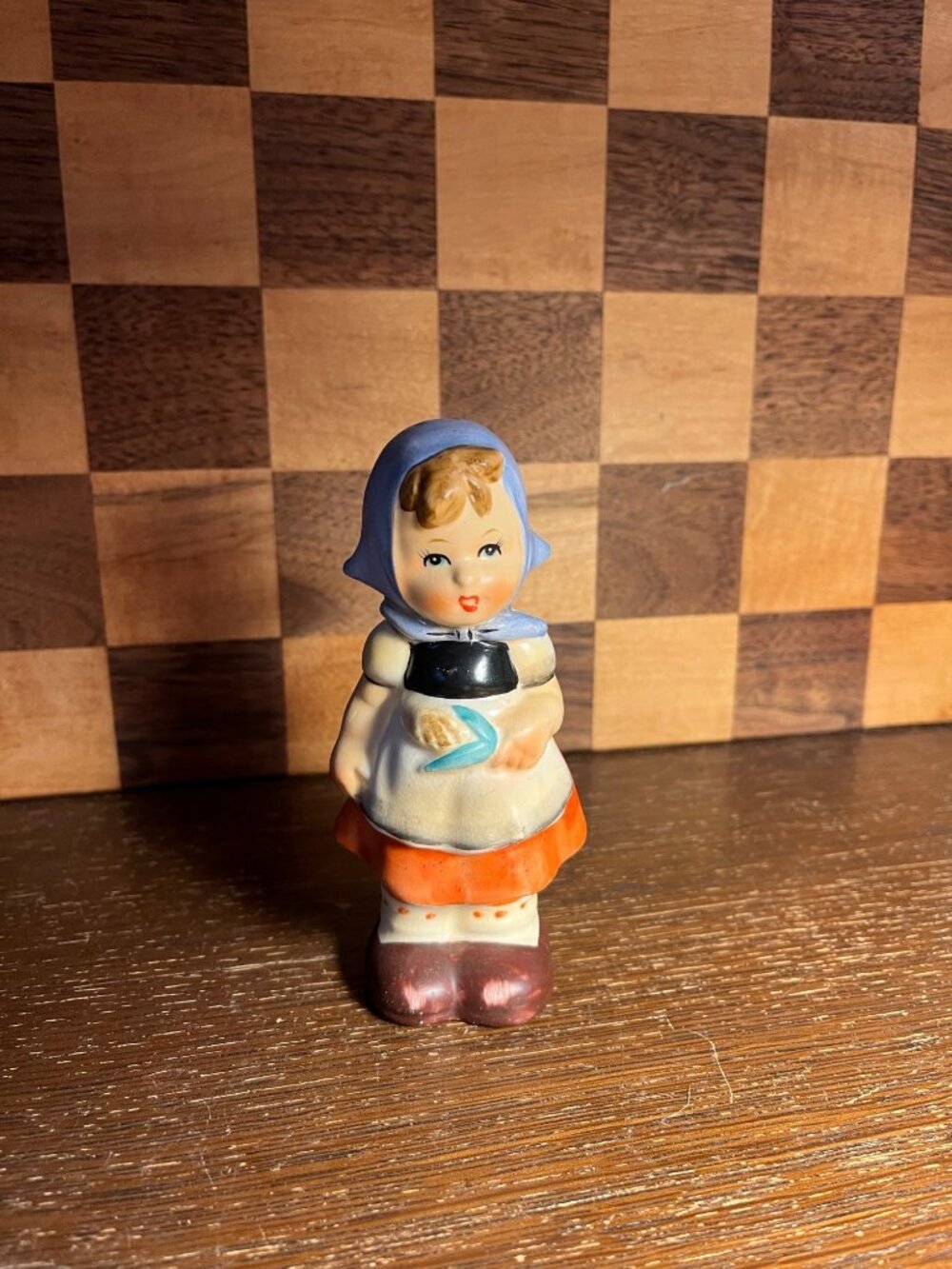 Single Vintage Girl Enesco Shaker A1201